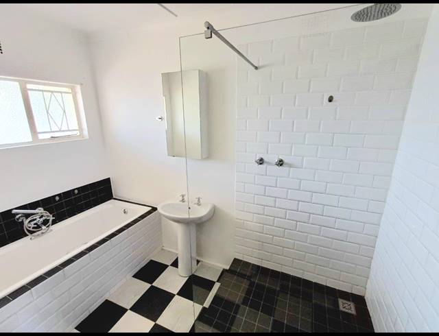 2 bed property to rent in LANGERUG